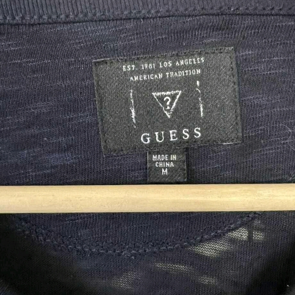 ✨️Free With Purchase ✨️Guess Men's Blue Long Sleeve Shirt - Picture 2 of 2